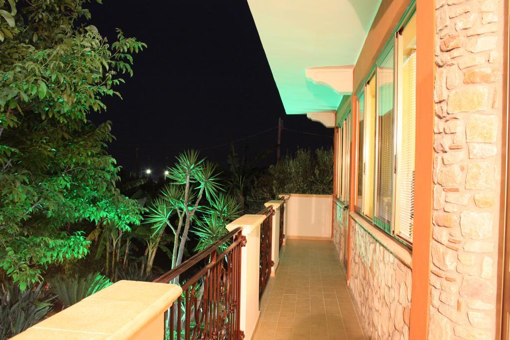 B&B Il Giardino Delle Meraviglie Melito Di Porto Salvo Ngoại thất bức ảnh